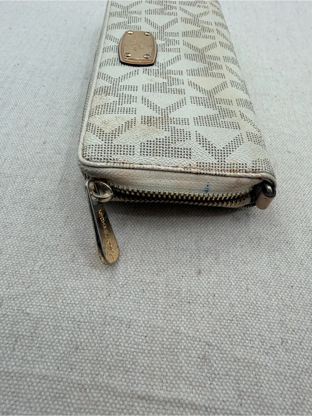 Michael Kors signature mk